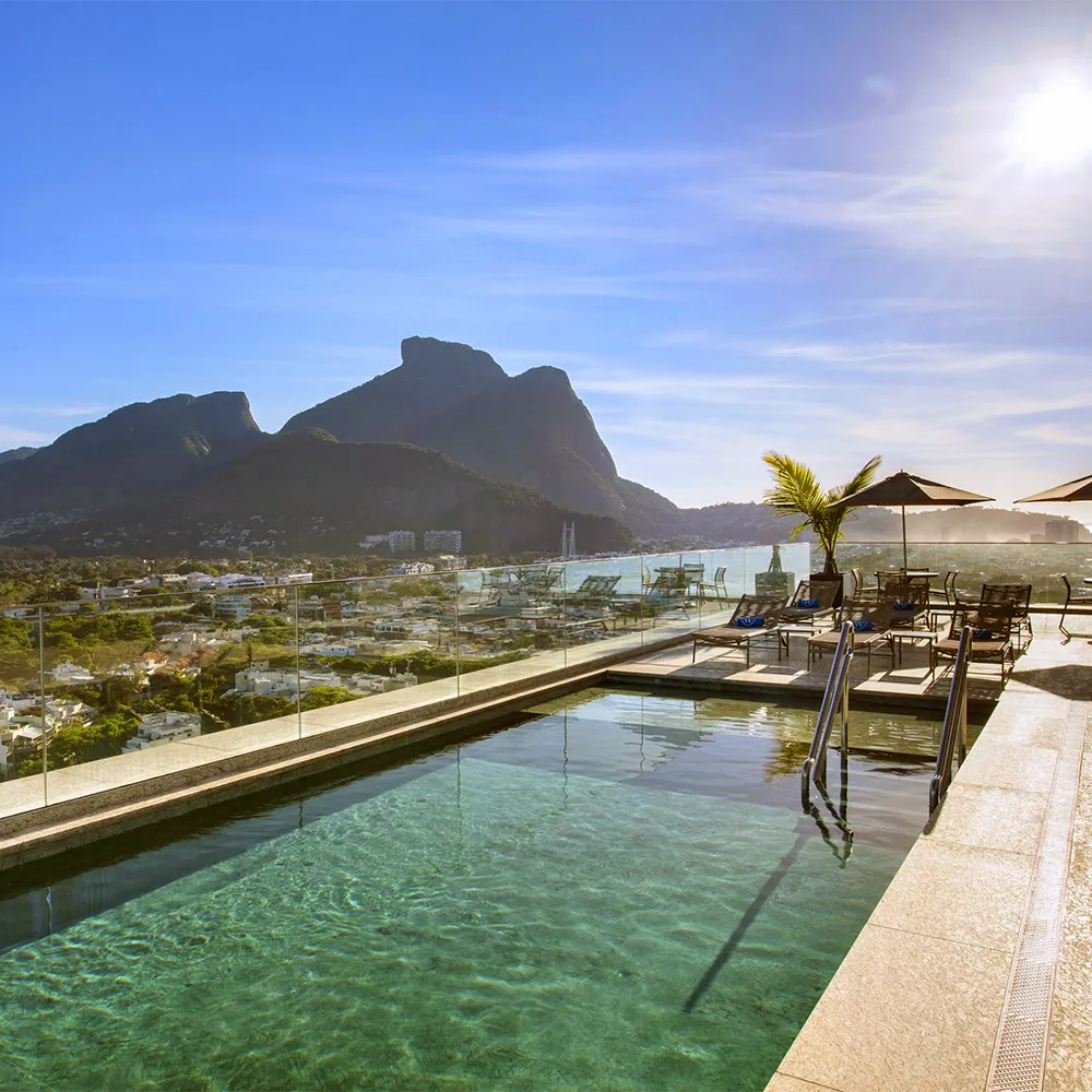 Cobertura com piscina